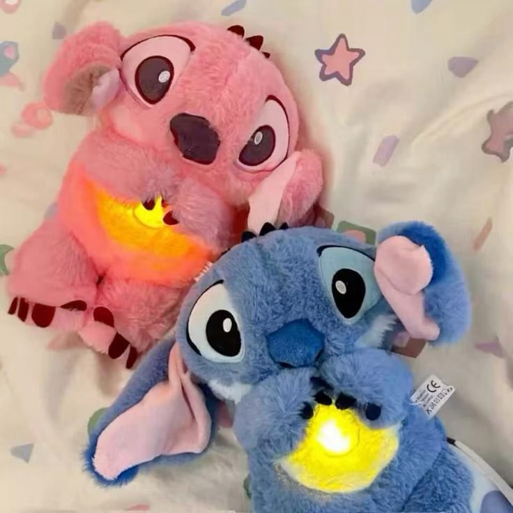 Stitch Hugs Disney plush toys – Duo Set featuring a pink and blue teddy plush on a pastel star blanket.